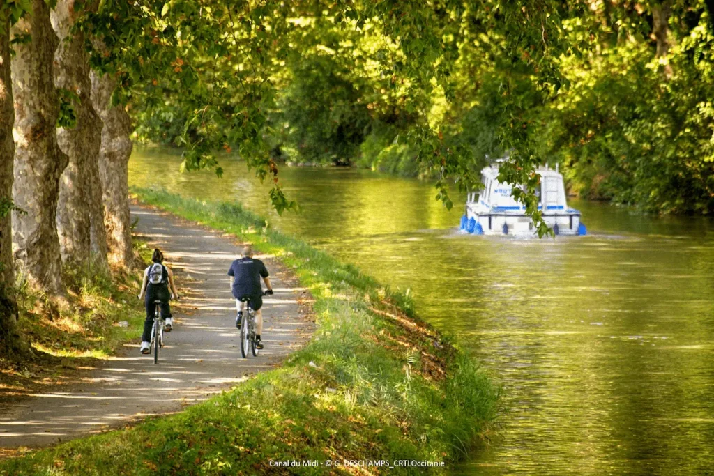 Piste cyclable du Canal du Midi à vélo, près de Castelnaudary, pour un week-end slow depuis Toulouse sans voiture